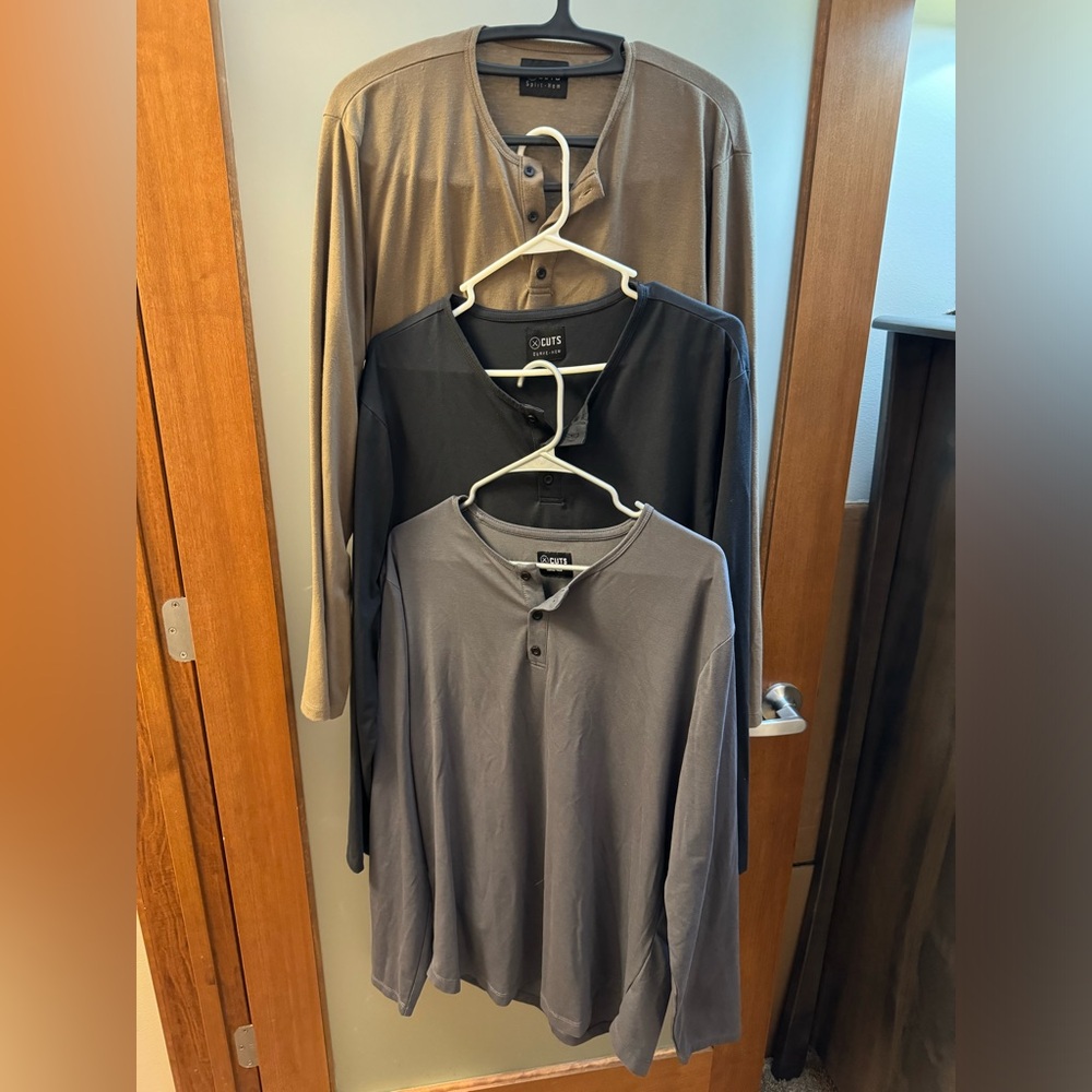Cuts Clothing Long Sleeve Henley Tees Size XL